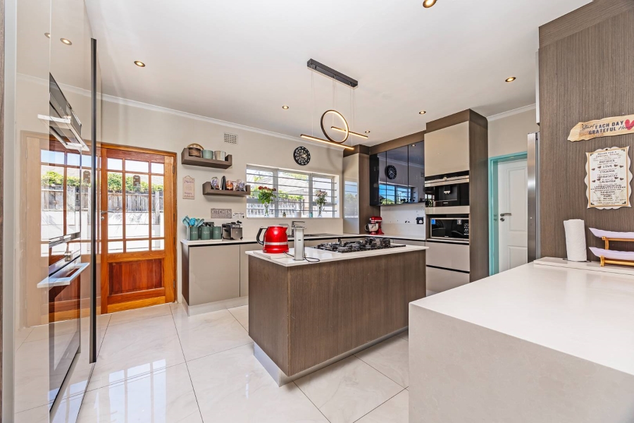 5 Bedroom Property for Sale in Panorama Western Cape